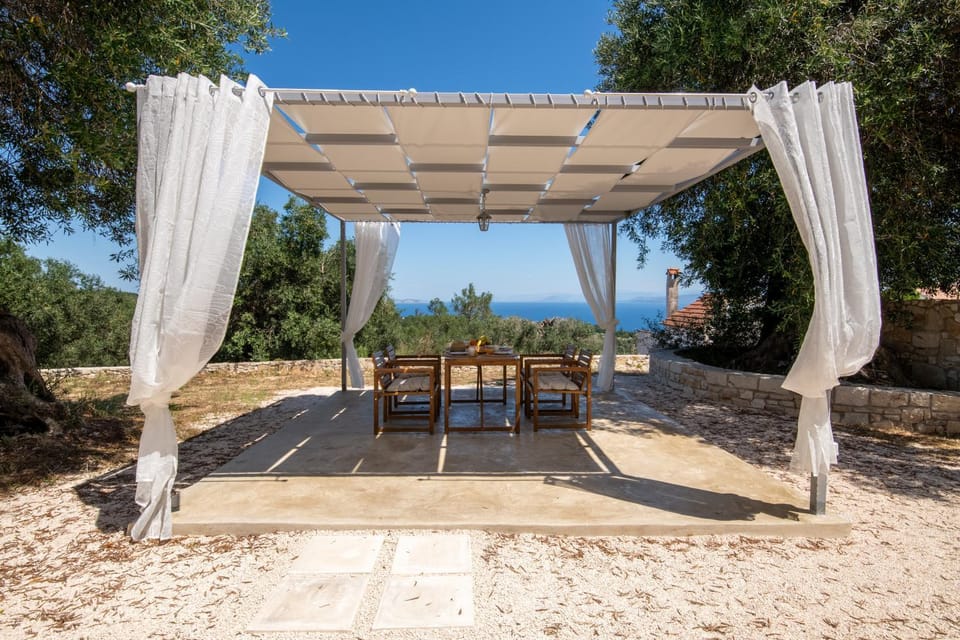 Amaranthus house House in Peloponnese, Western Greece and the Ionian