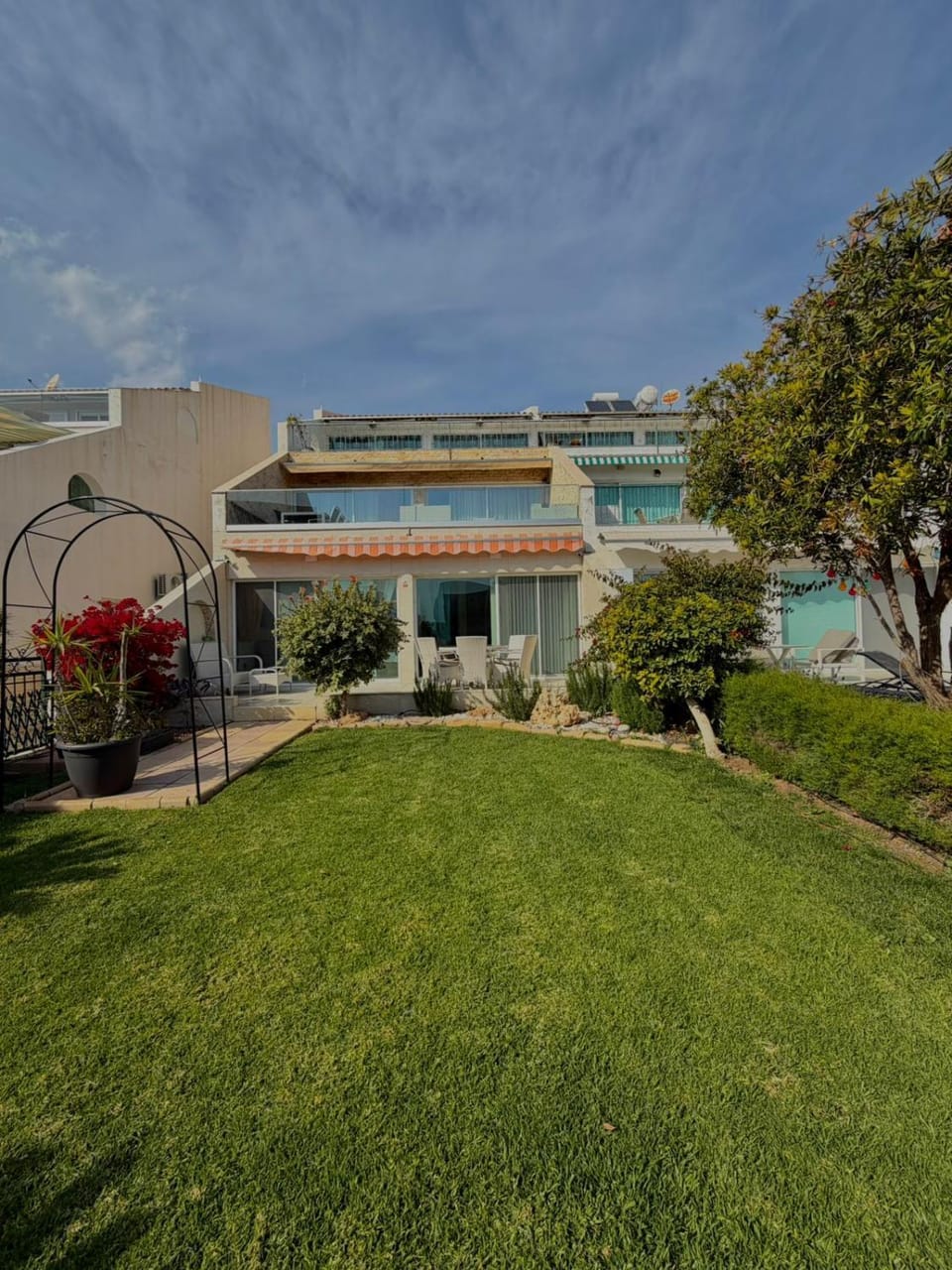 Bayview Terraces Cozy 1BR Haven Apartment in Limassol City