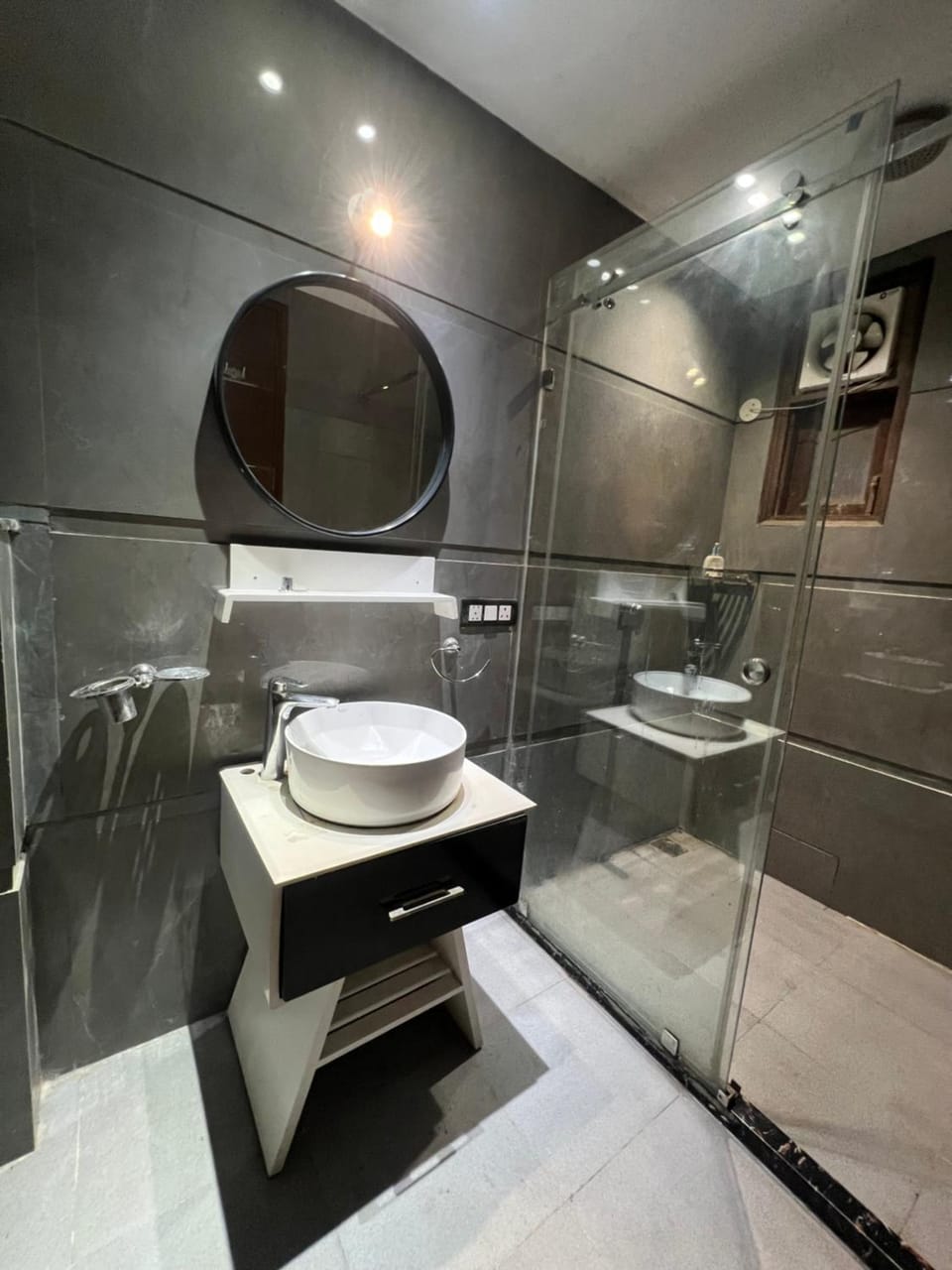 The Velvet Truffle Luxury Room by Terralux Saket Vacation rental in New Delhi
