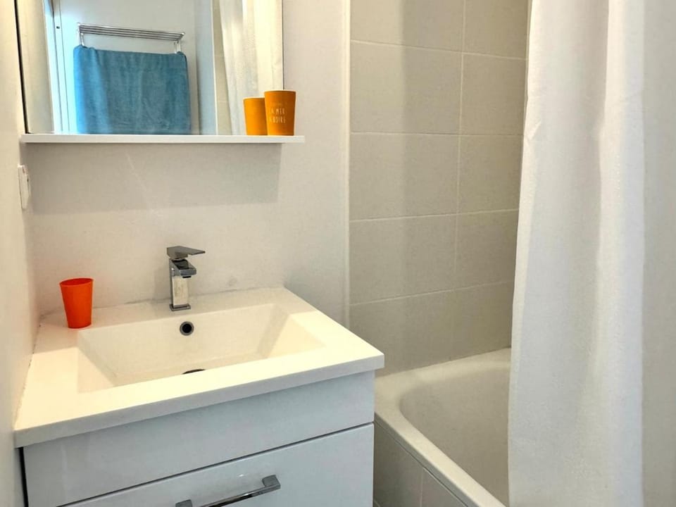 Bathroom, Bath