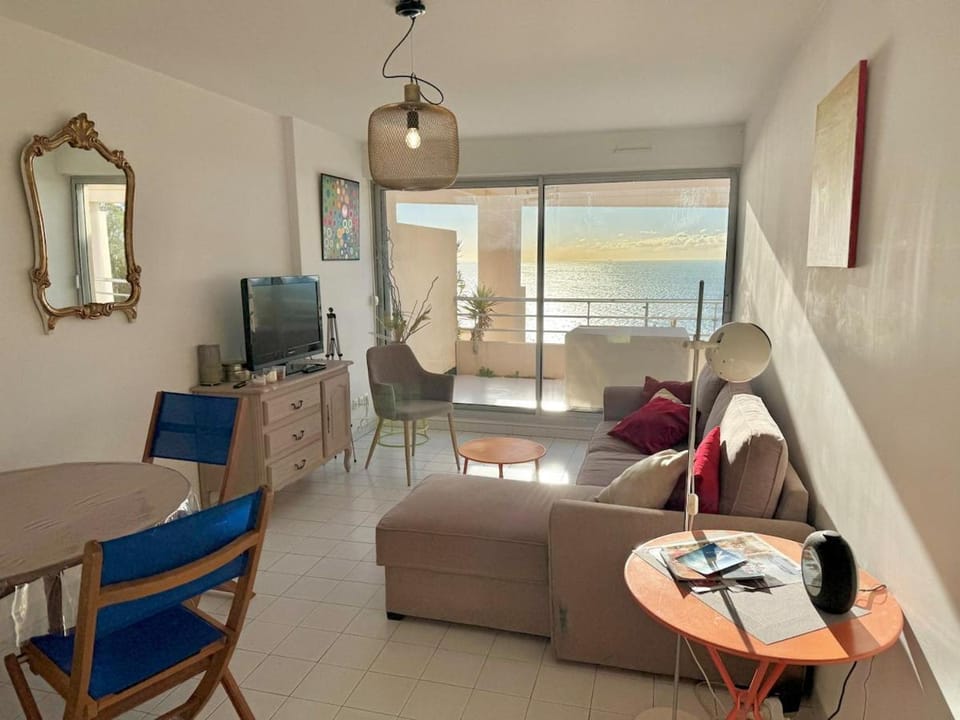 TV and multimedia, Living room, Sea view