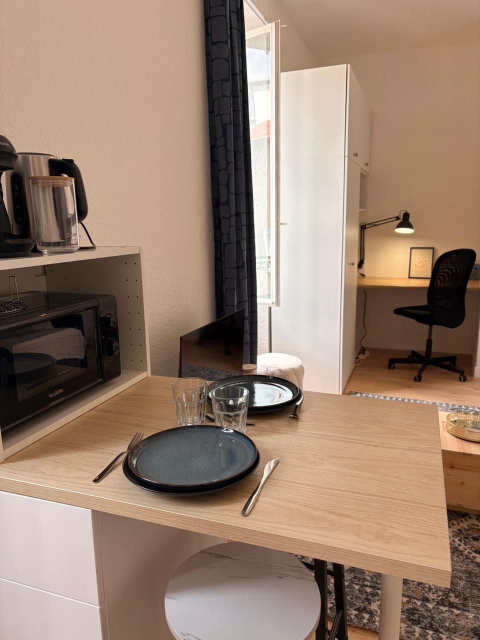 Coffee/tea facilities, Dining area