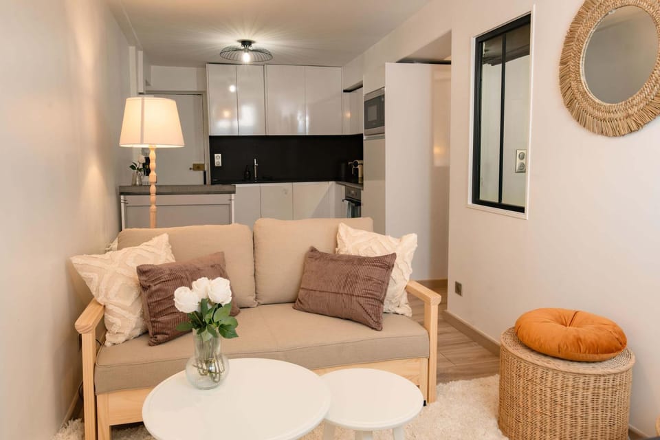 Charming Renovated 1BR Marais Pompidou Apartment in Paris