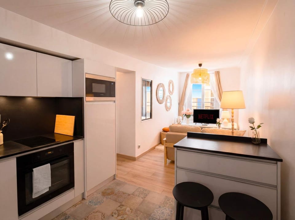 Charming Renovated 1BR Marais Pompidou Apartment in Paris