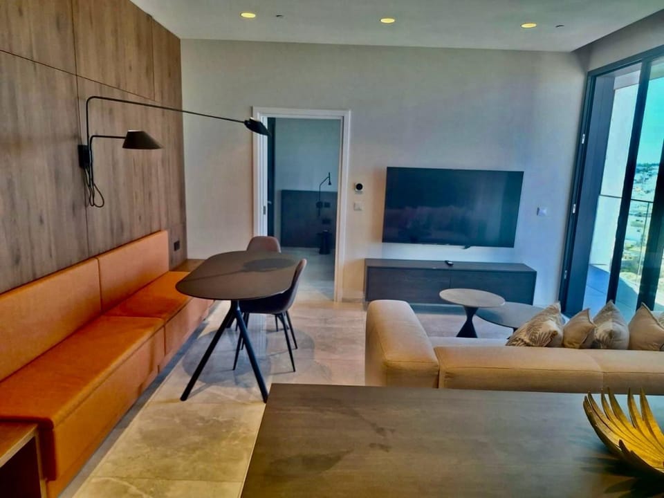 Sky Apartment , 22th Floor Mercury Tower Apartment in Saint Julians