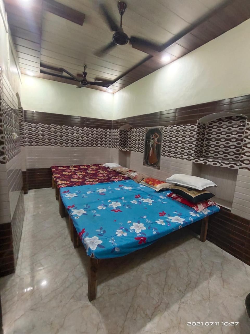 श्री गिरिराज भवन बंगाली आश्रम Hostel in Uttar Pradesh