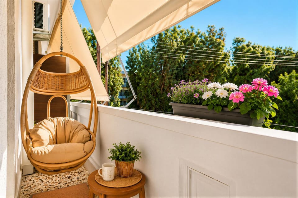 Balcony/Terrace, Location