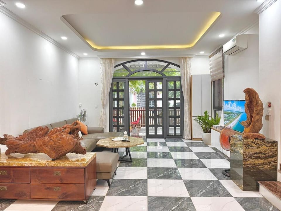 Sunrise Villa 4 Bedrooms Night Market Truong Beach Villa in Phu Quoc