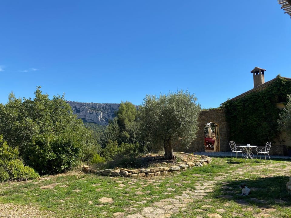 Villa provençale luxe 5 chambres, piscine privée, calme absolu proche Bandol Villa in Le Beausset
