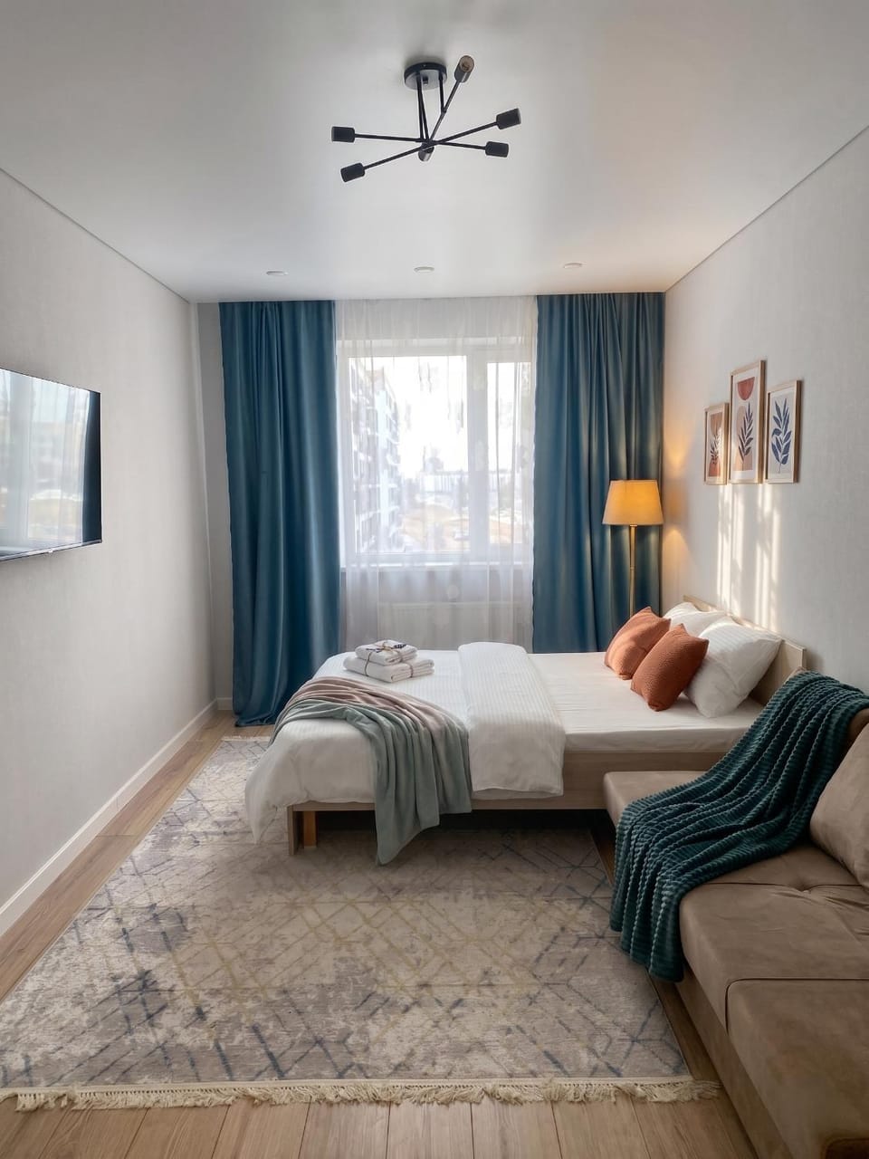Bed, TV and multimedia, Photo of the whole room, Bedroom