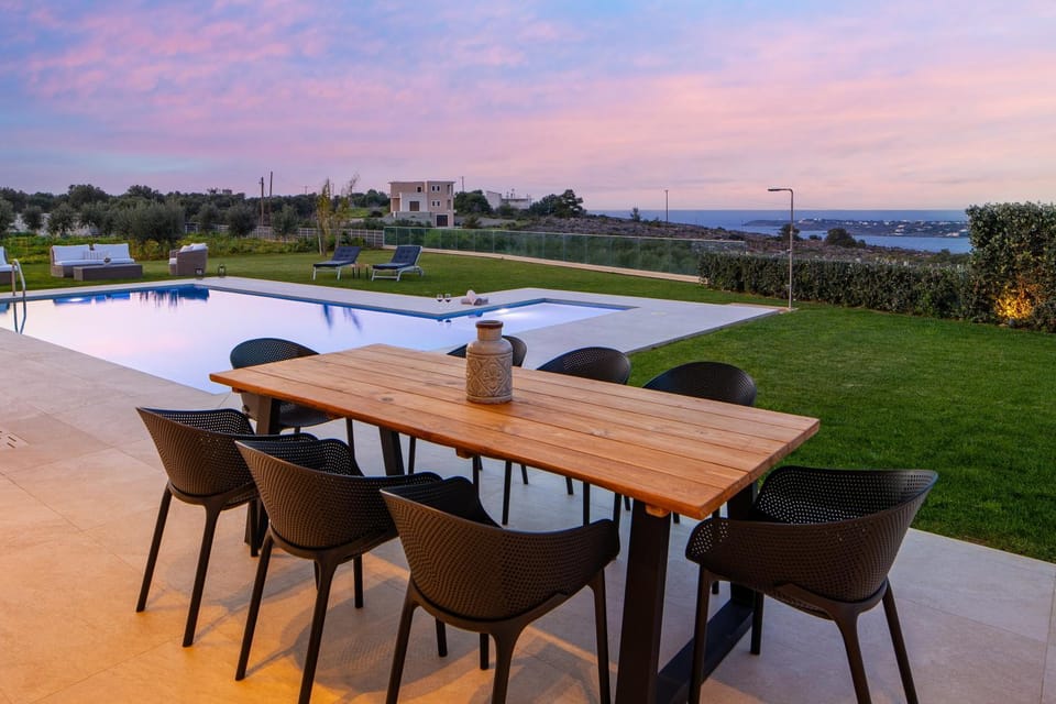 Natural landscape, Garden, View (from property/room), Balcony/Terrace, Dining area, Pool view, Swimming pool