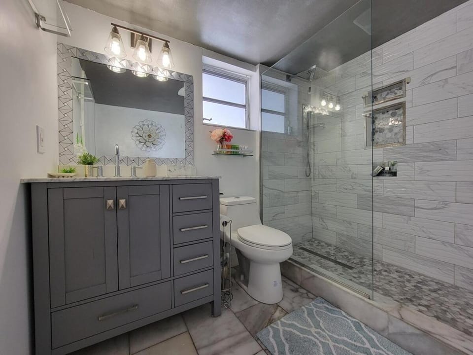Beautiful house with heated swimming pool & Spa House in Oakland Park