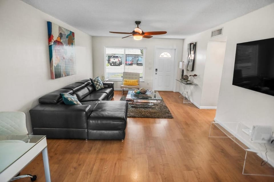 Beautiful house with heated swimming pool & Spa House in Oakland Park