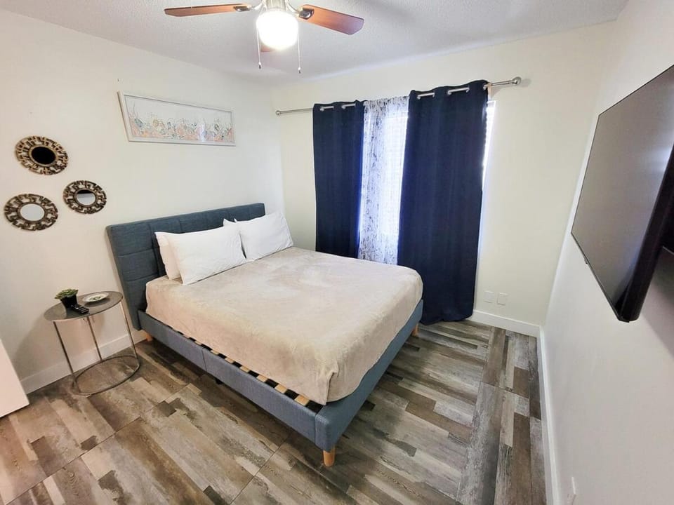 Beautiful house with heated swimming pool & Spa House in Oakland Park