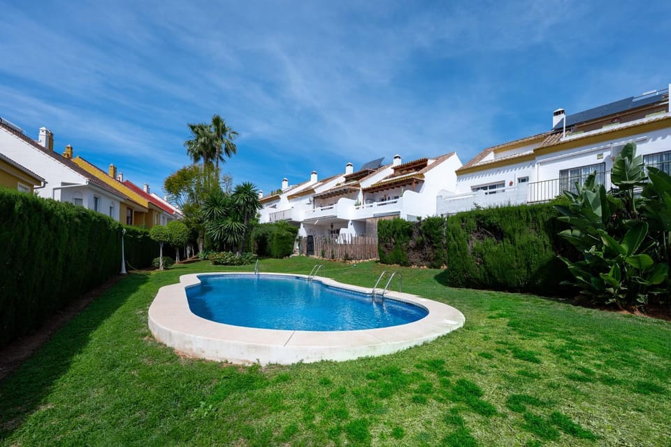 Property building, Garden, Swimming pool
