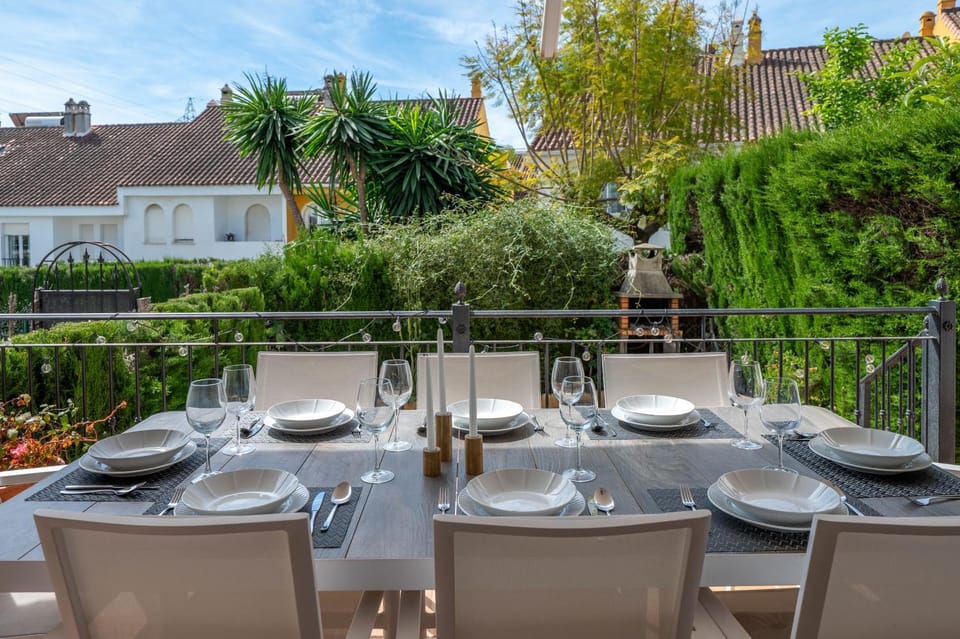 View (from property/room), Balcony/Terrace, Dining area