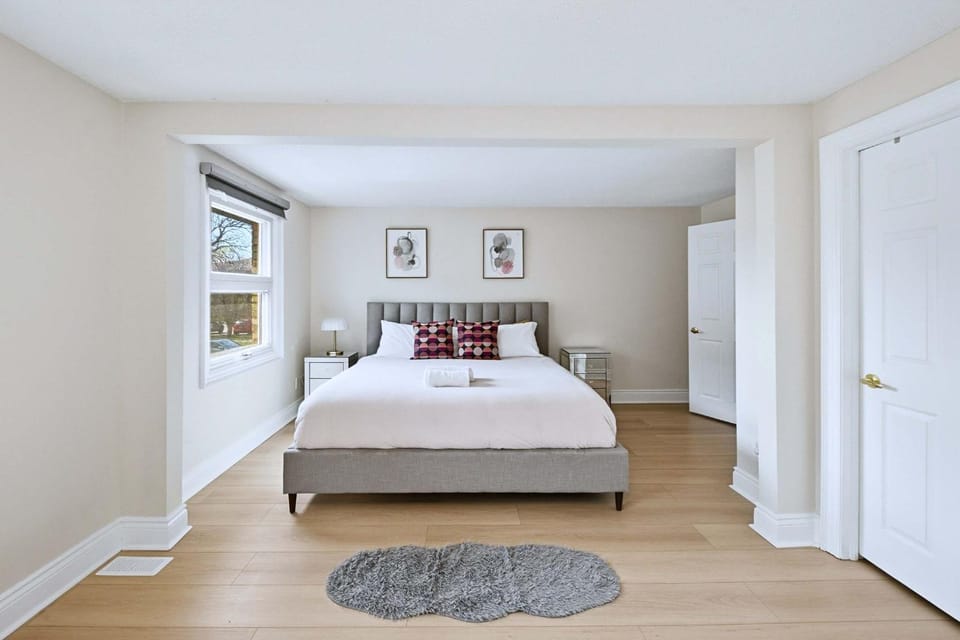 Townhome with Parking Ideal for Longer Stays House in Burlington