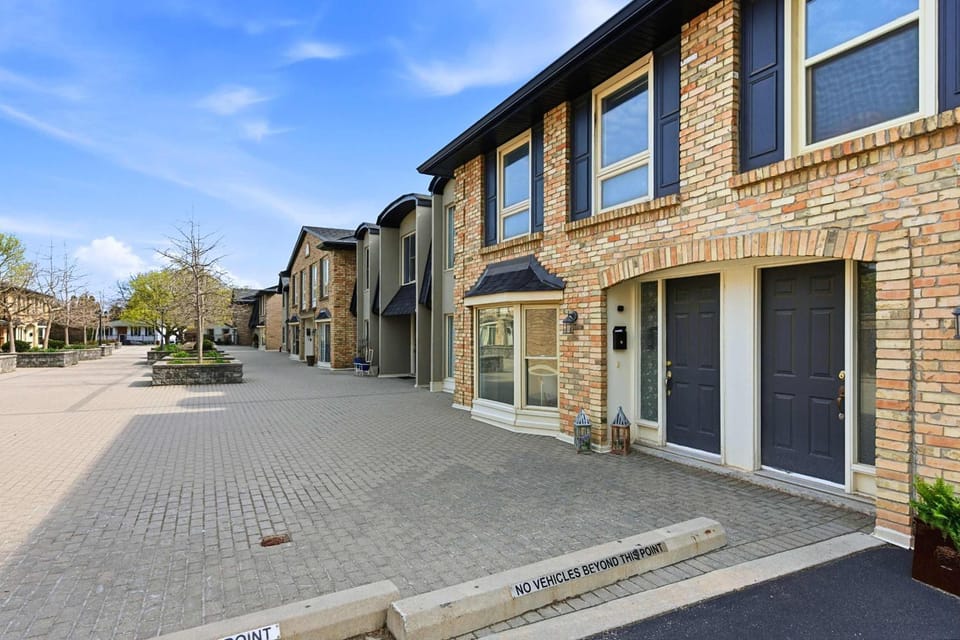 Townhome with Parking Ideal for Longer Stays House in Burlington