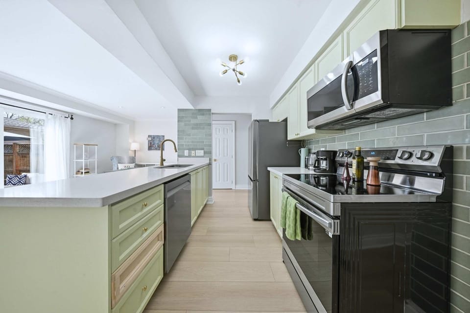 Townhome with Parking Ideal for Longer Stays House in Burlington