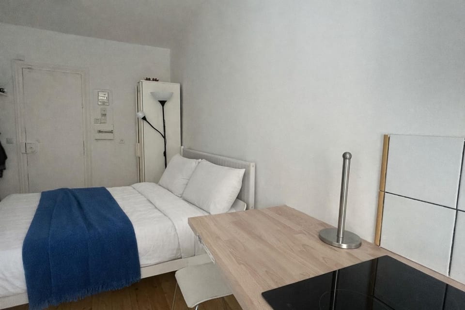 La Folie Urban Room République Marais Canal St Martin Apartment in Paris