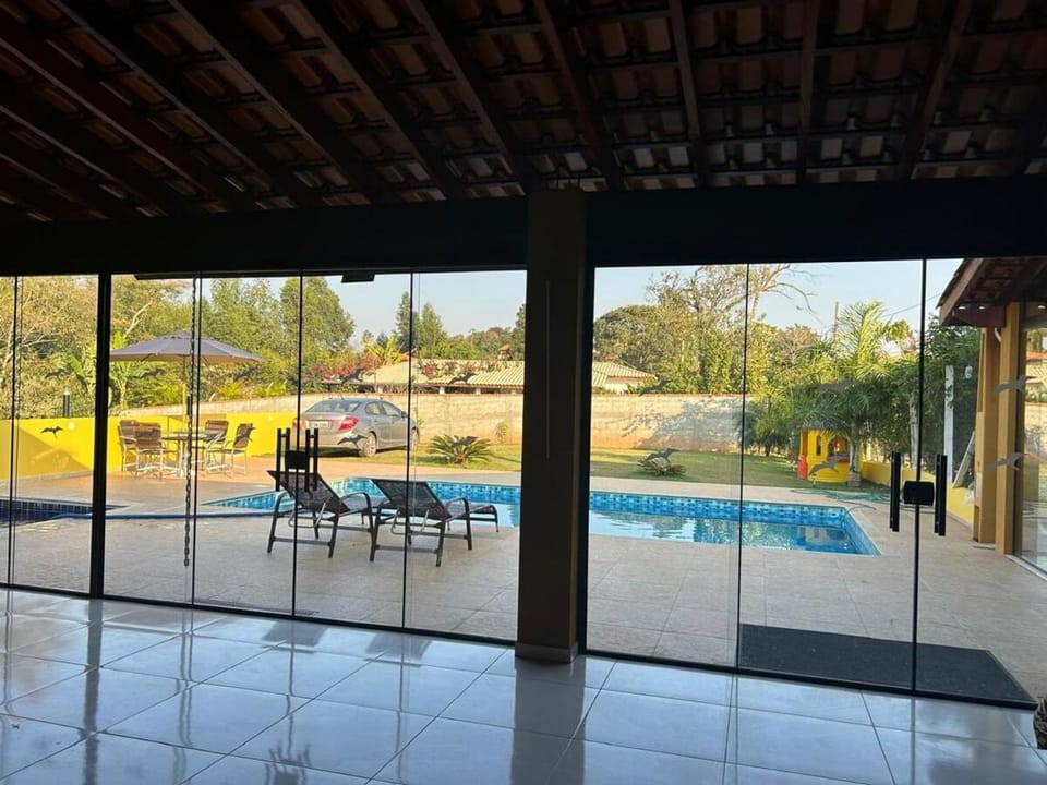 Chácara Paraíso, a place with a swimming pool in Mairinque, São Paulo House in State of São Paulo