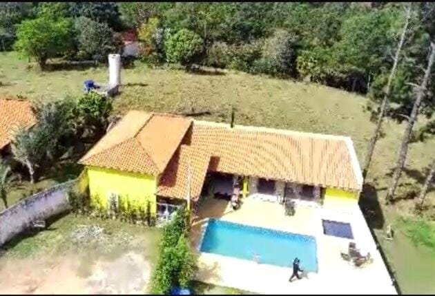 Chácara Paraíso, a place with a swimming pool in Mairinque, São Paulo House in State of São Paulo