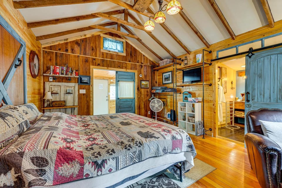 Fish & Hike! Hot Tub Haven 2 Mi to Estes Park House in Rocky Mountain National Park