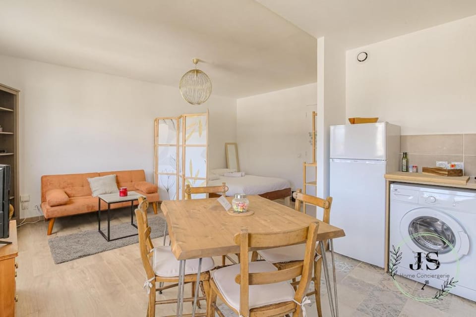Kitchen or kitchenette, Living room, Dining area