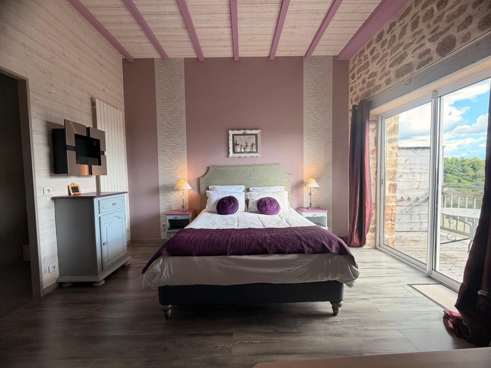 Bed, Balcony/Terrace, Photo of the whole room, Bedroom