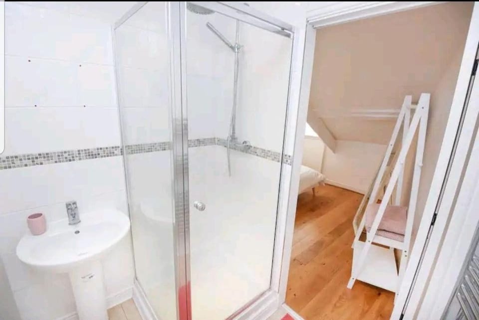 Spacious and central with great waterside views Apartment in Hayle