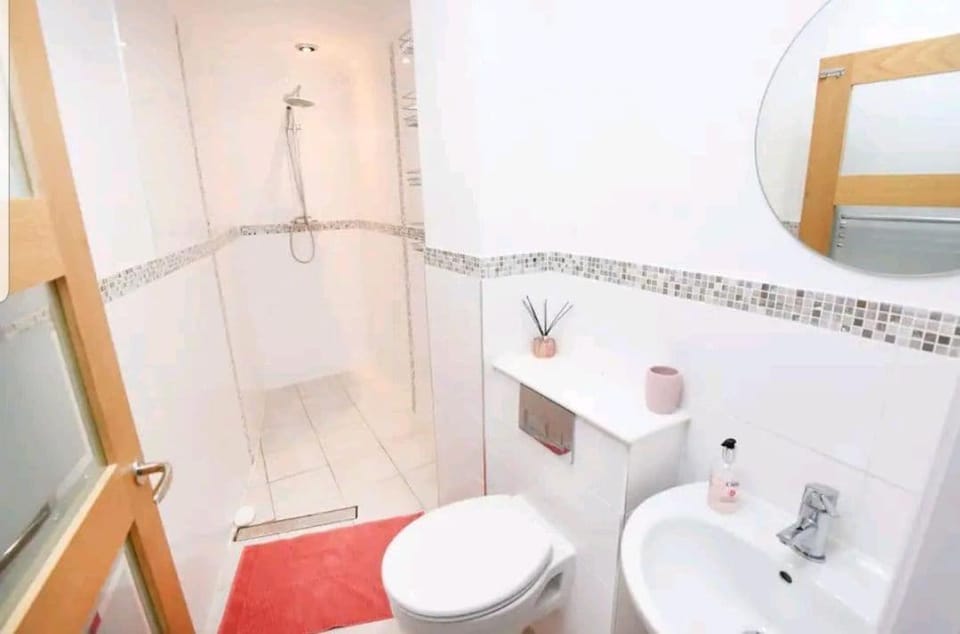 Spacious and central with great waterside views Apartment in Hayle
