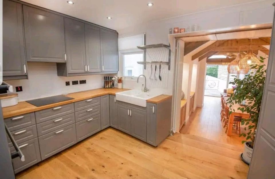 Spacious and central with great waterside views Apartment in Hayle