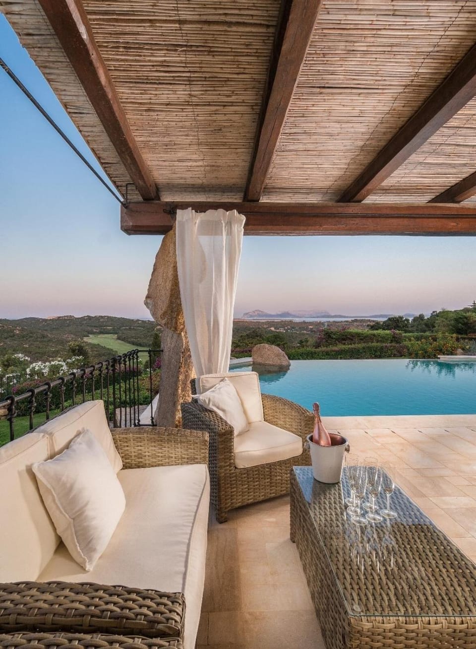 Cala di Volpe Luxury Villa - Infinity Pool & Sea View Apartment hotel in Sardinia