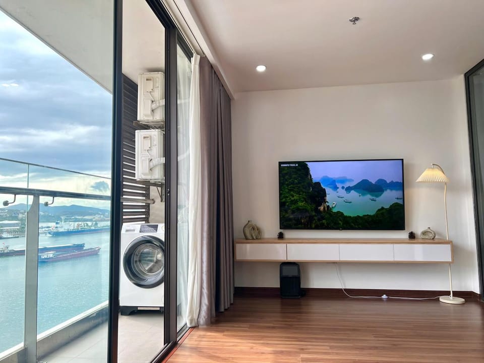 Communal lounge/ TV room, Natural landscape, TV and multimedia, Sea view