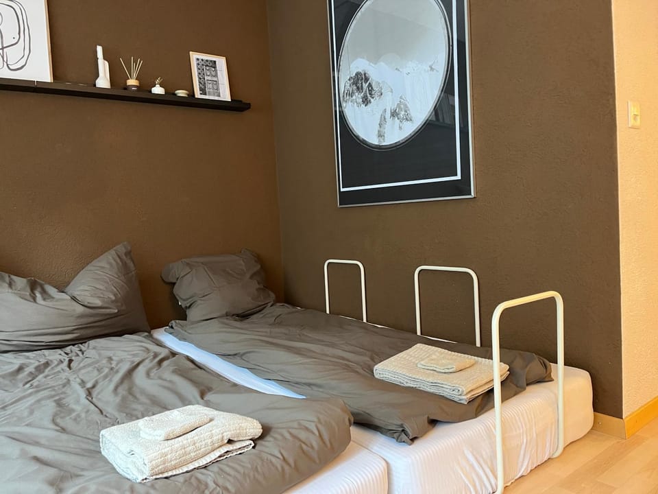 Bed, Living room