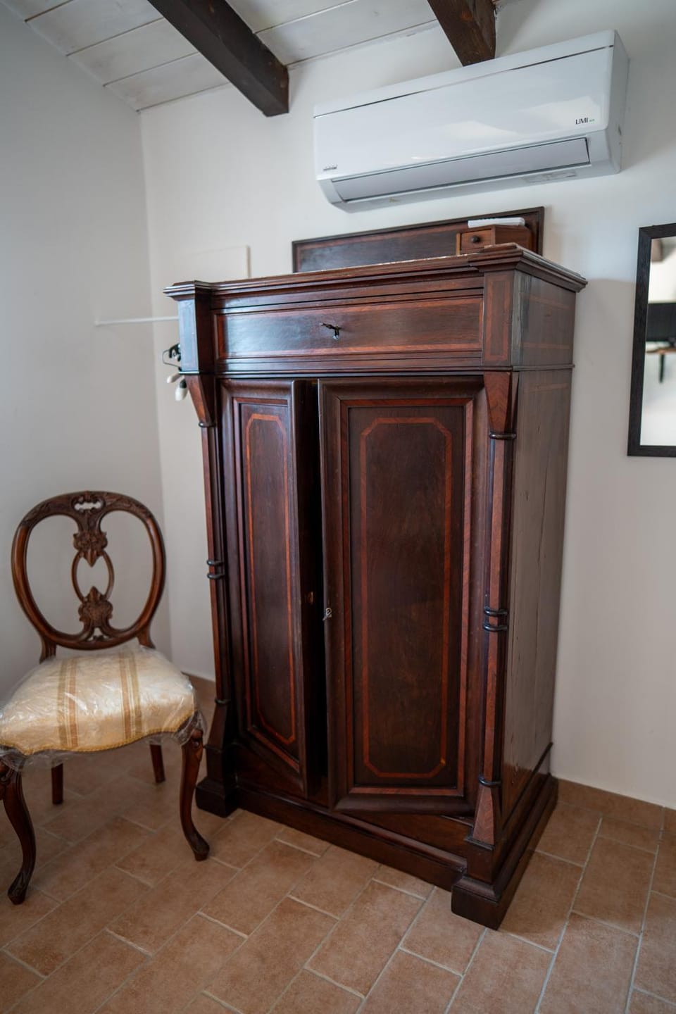 locker, wardrobe