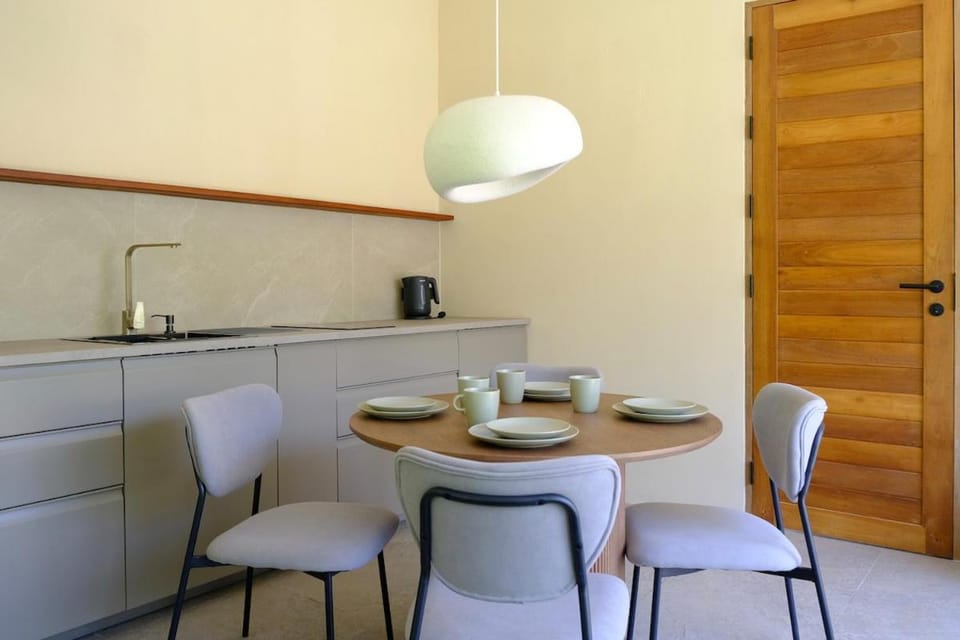Kitchen or kitchenette, Dining area, kitchen