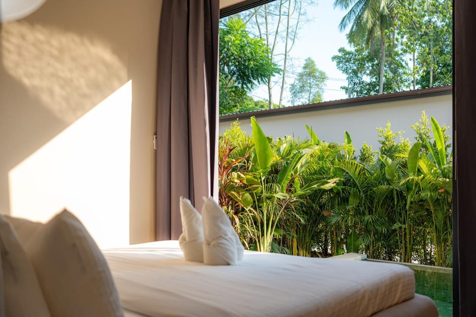Bedroom, Garden view, Pool view