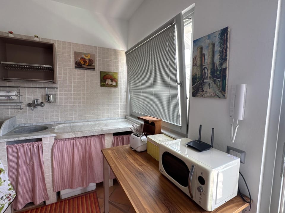 Kitchen or kitchenette, stove, washing machine
