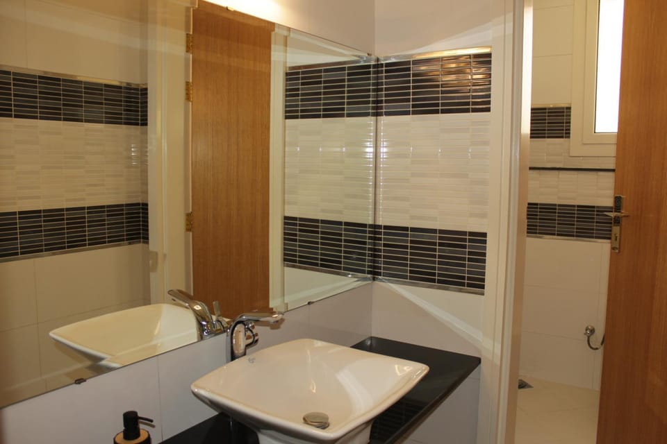 Shower, Bathroom, towels