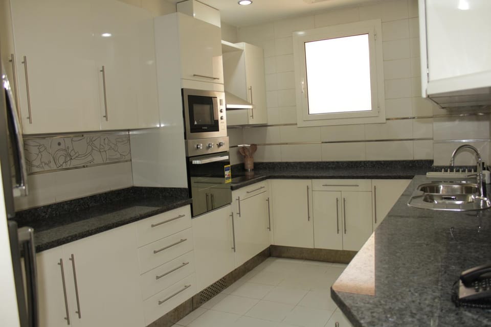 Kitchen or kitchenette, dishwasher, stove