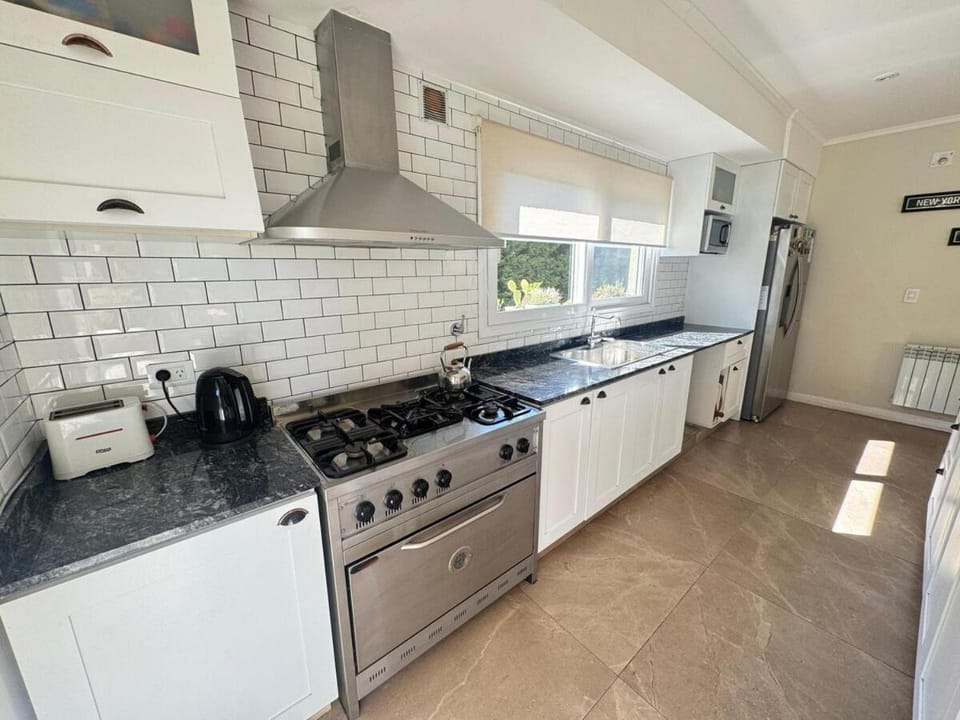 Kitchen or kitchenette, dishwasher, toaster