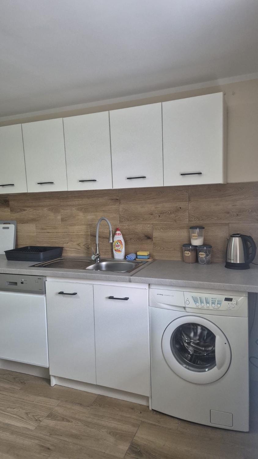 Coffee/tea facilities, Kitchen or kitchenette, dishwasher, stove, toaster, washing machine