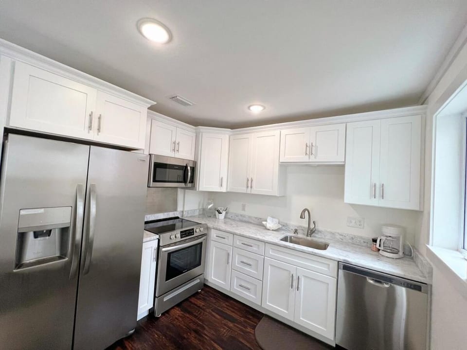 Cozy Cottage by the Bayou 2bed 1bath House in Navy Point