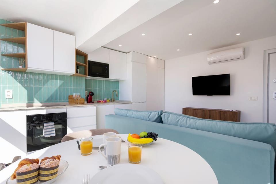 TV and multimedia, Kitchen or kitchenette, Dining area, oven