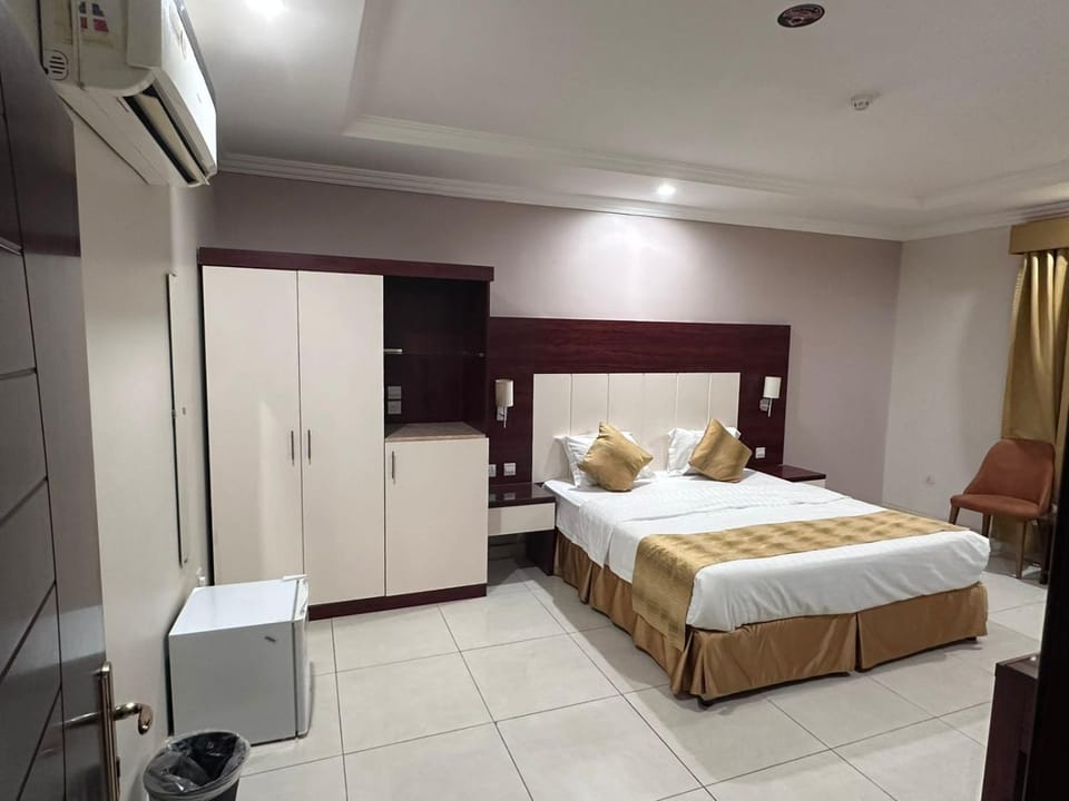 Bed, Photo of the whole room, Bedroom, wardrobe, air conditioner