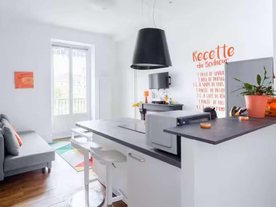 Kitchen or kitchenette, Living room, Seating area, Dining area, pet friendly, stove