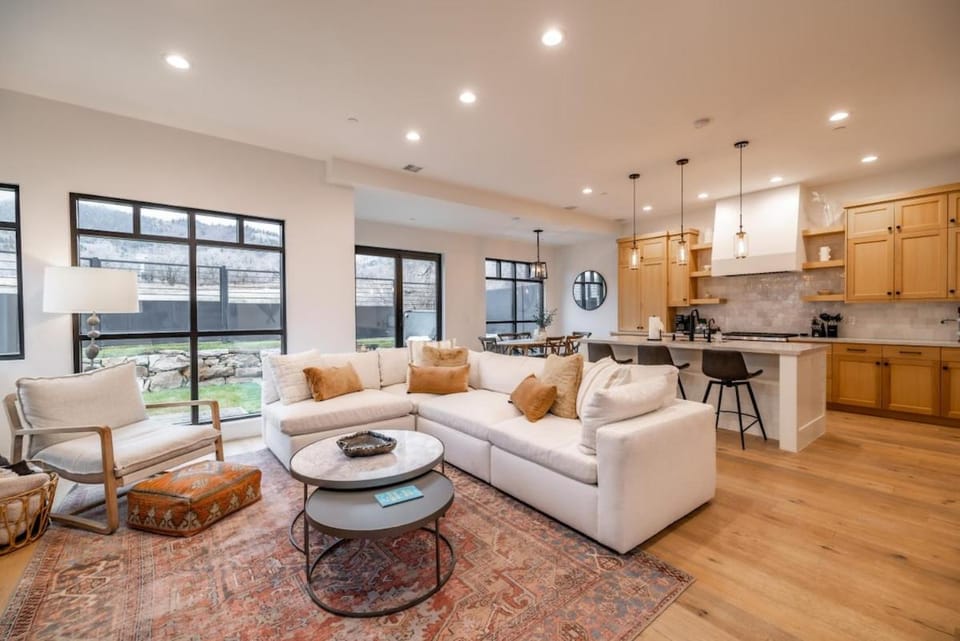 Living room, Seating area, kitchen