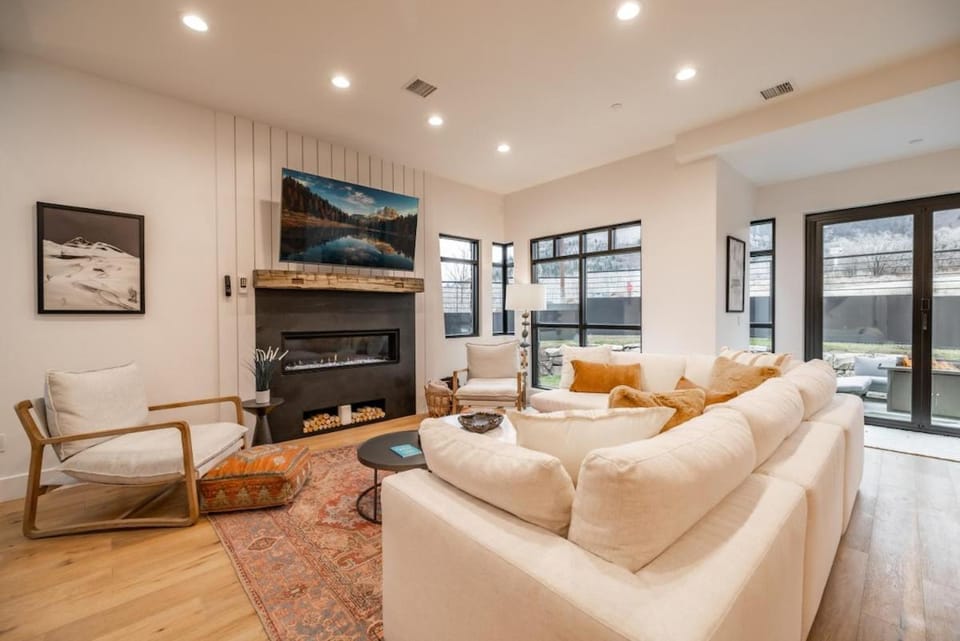 Communal lounge/ TV room