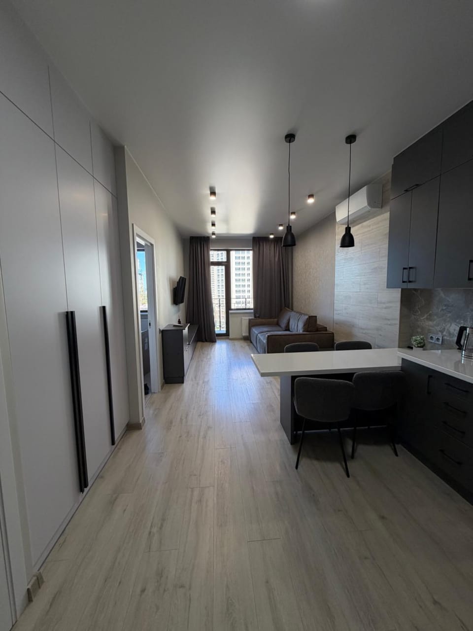 Kitchen or kitchenette, Dining area, oven, stove